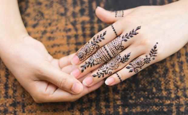 Apa Itu Henna? Sejarah, Makna, dan Manfaatnya untuk Kecantikan dan Ibadah
